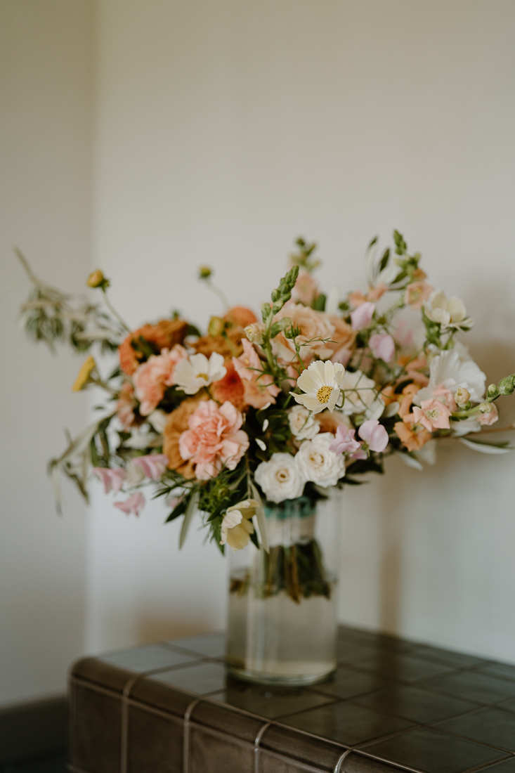 Romantic, intimate wedding photos at the Black Walnut Inn in Oregon's wine country. 