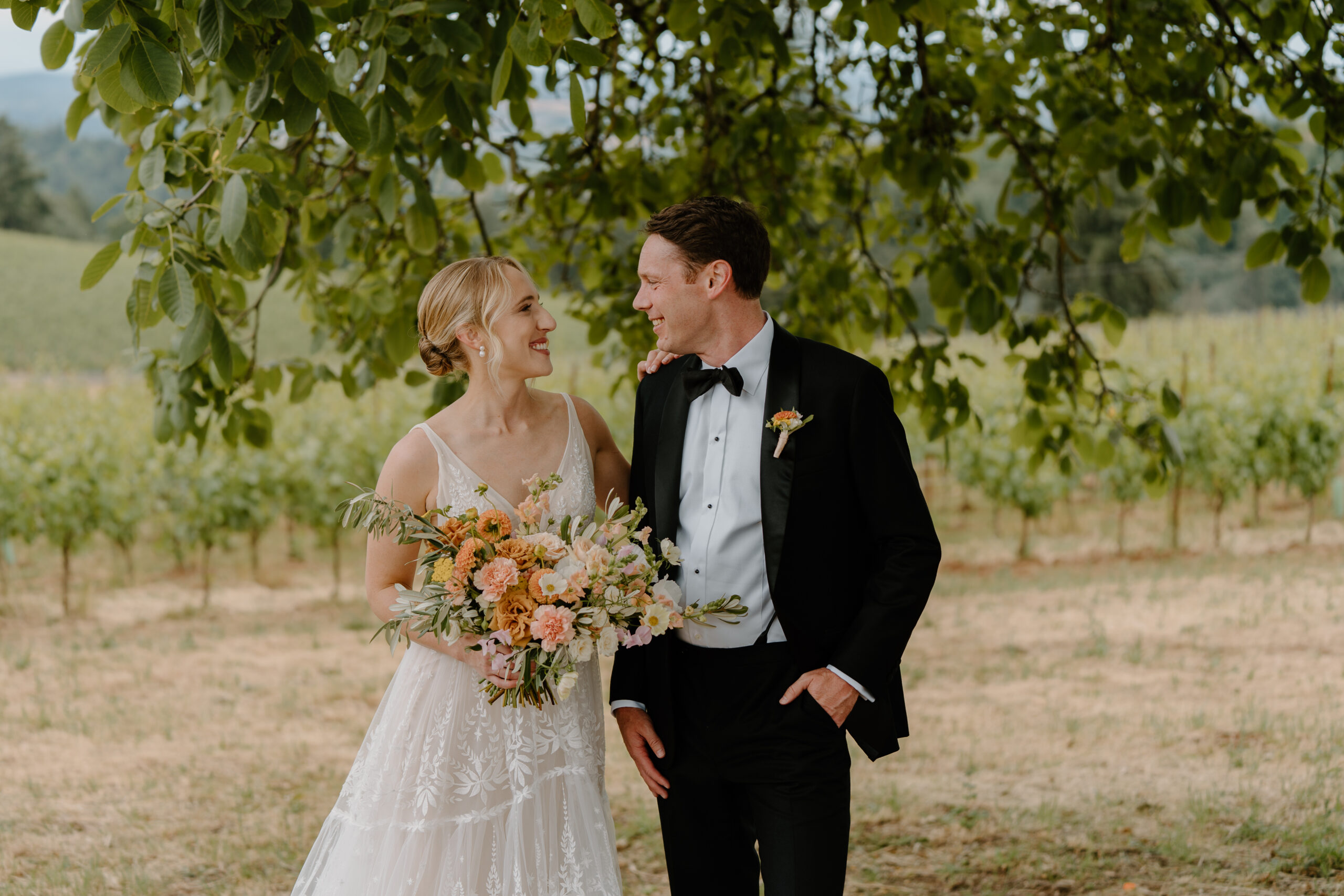 Romantic, intimate wedding photos at the Black Walnut Inn in Oregon's wine country. 