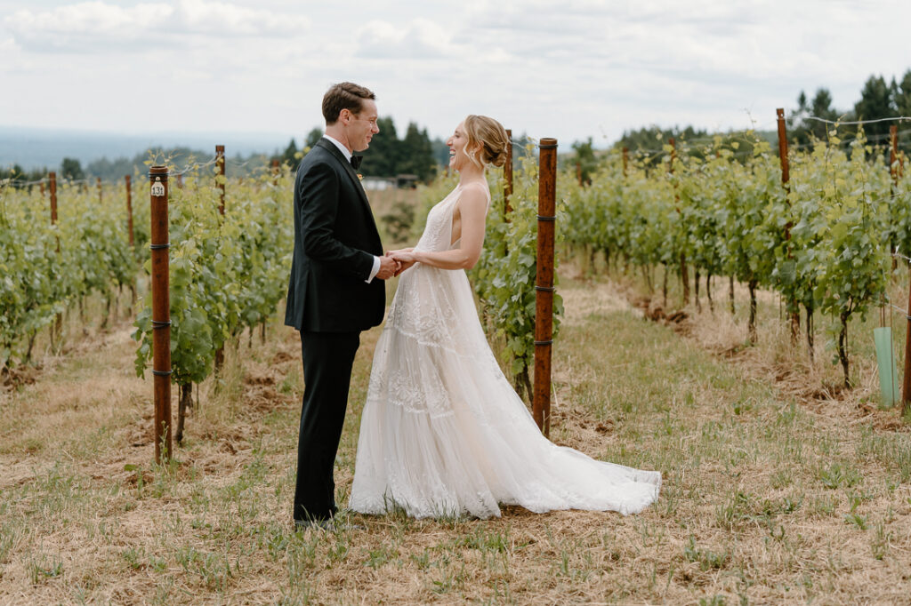 Romantic, intimate wedding photos at the Black Walnut Inn in Oregon's wine country. 