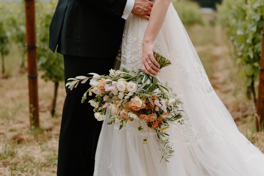 Romantic, intimate wedding photos at the Black Walnut Inn in Oregon's wine country. 