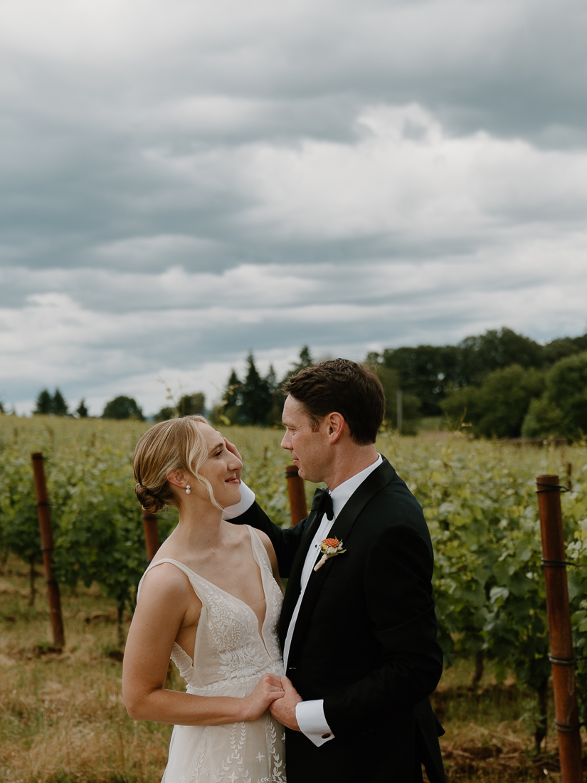 Romantic, intimate wedding photos at the Black Walnut Inn in Oregon's wine country. 