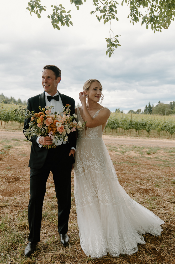 Romantic, intimate wedding photos at the Black Walnut Inn in Oregon's wine country. 