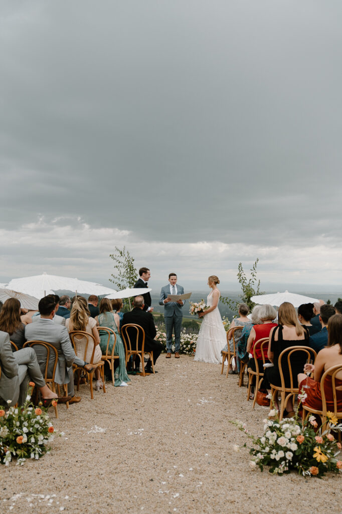 Romantic, intimate wedding photos at the Black Walnut Inn in Oregon's wine country. 