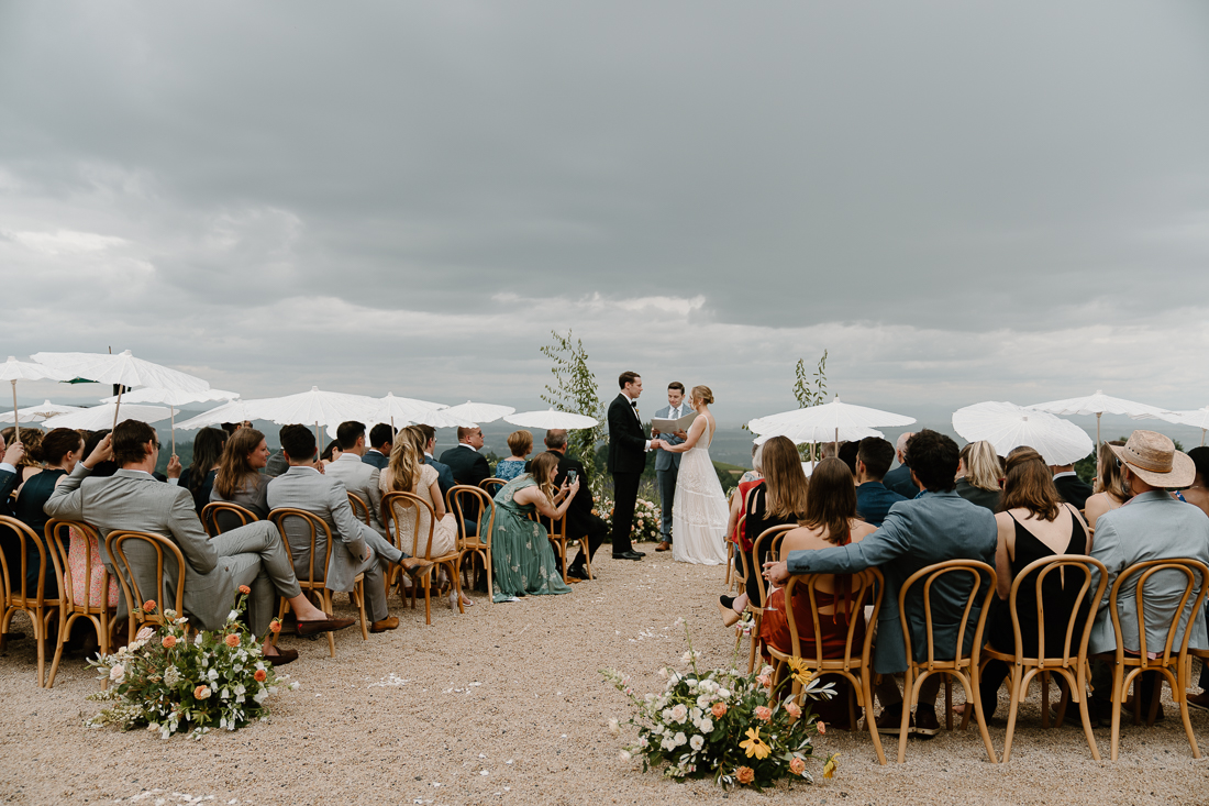 Romantic, intimate wedding photos at the Black Walnut Inn in Oregon's wine country. 