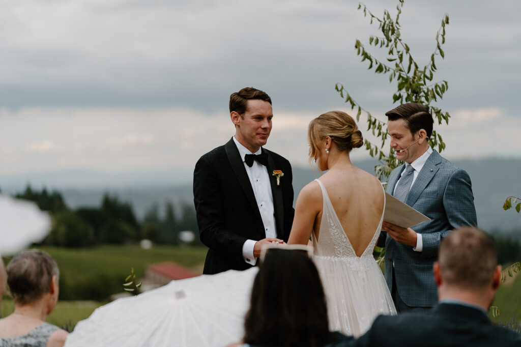 Romantic, intimate wedding photos at the Black Walnut Inn in Oregon's wine country. 