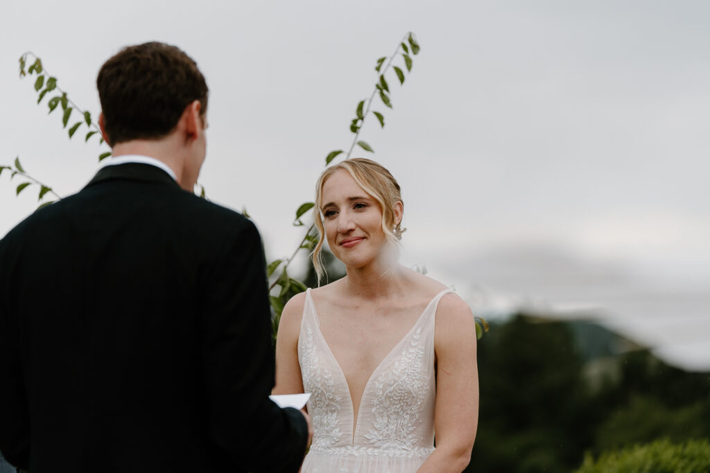 Romantic, intimate wedding photos at the Black Walnut Inn in Oregon's wine country. 