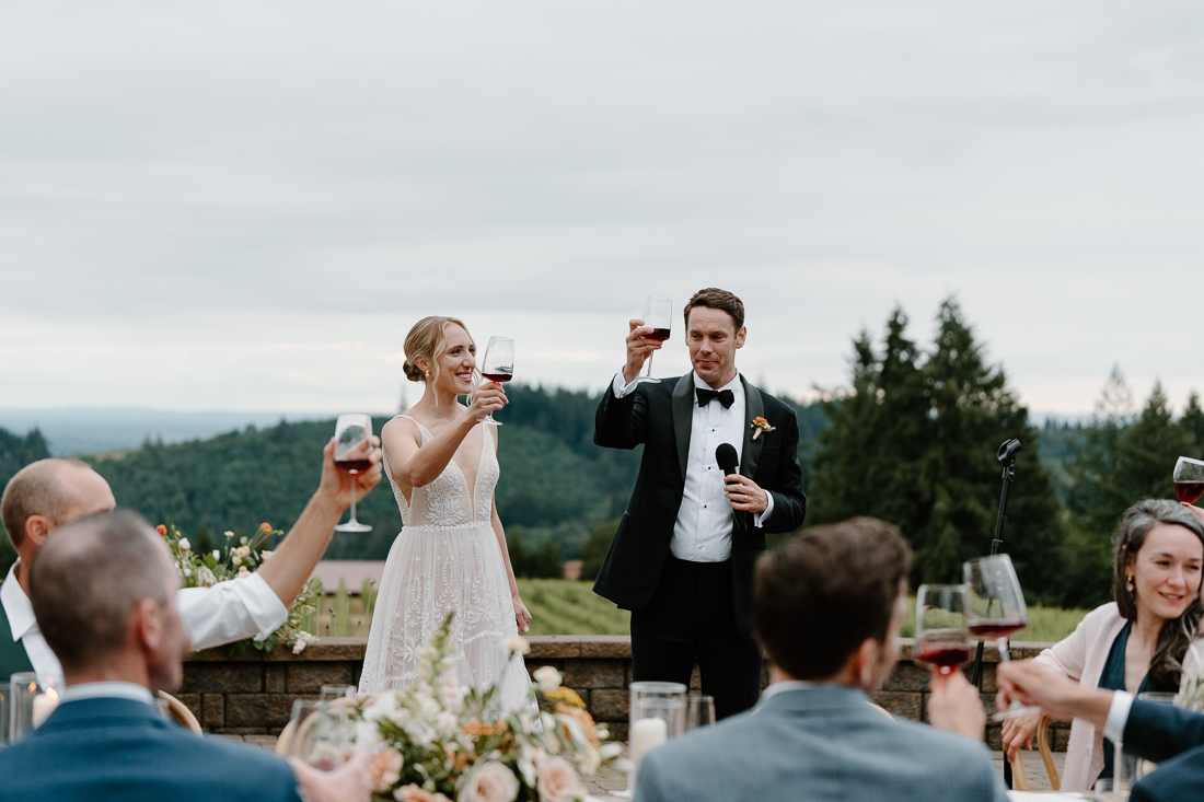 Romantic, intimate wedding photos at the Black Walnut Inn in Oregon's wine country. 