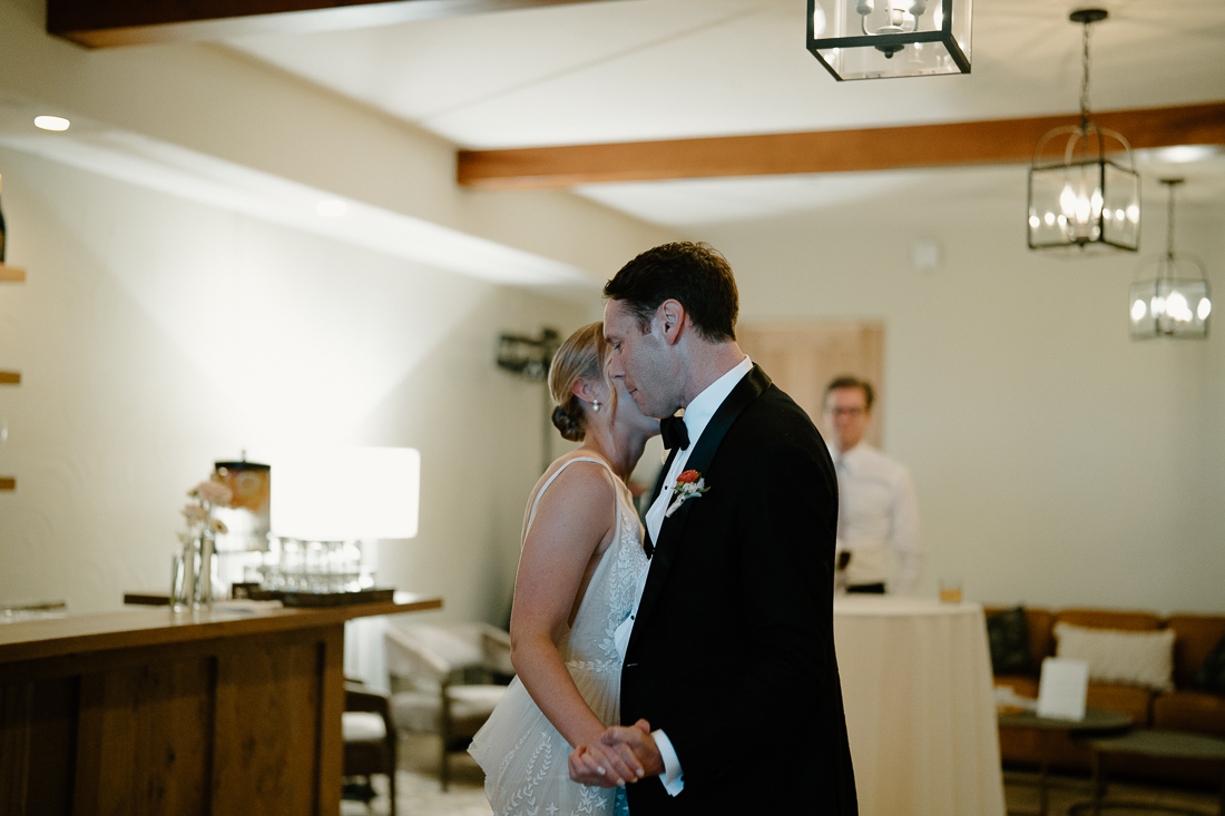 Romantic, intimate wedding photos at the Black Walnut Inn in Oregon's wine country. 