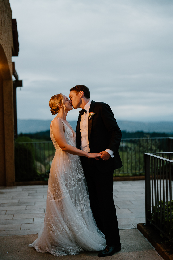 Romantic, intimate wedding photos at the Black Walnut Inn in Oregon's wine country. 