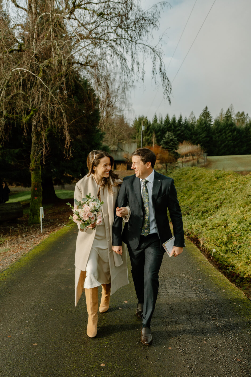 Romantic, intimate elopement in Oregon. 