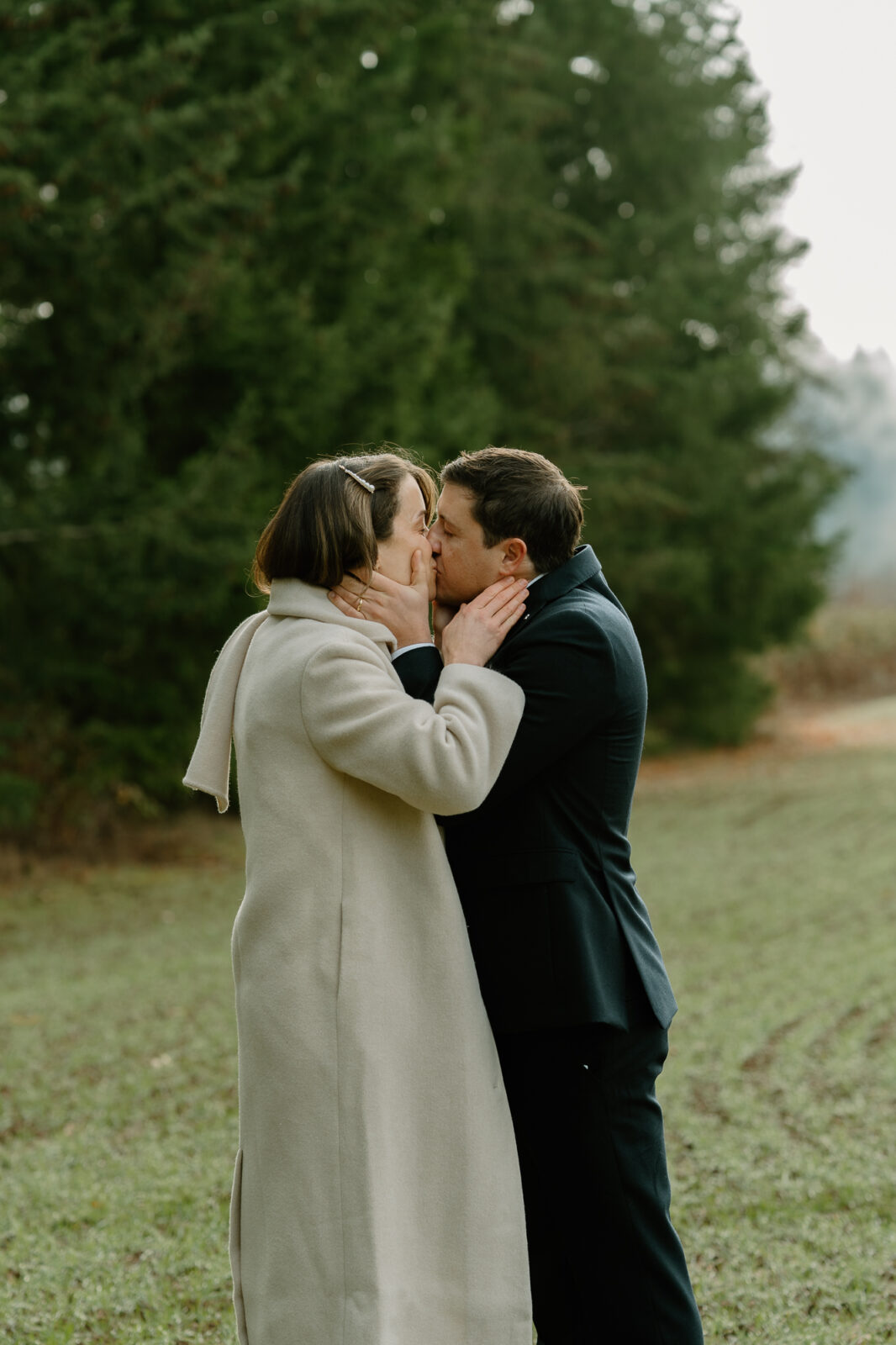 Romantic, intimate elopement in Oregon. 