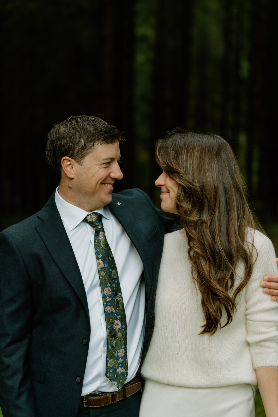 Romantic, intimate elopement in Oregon. 