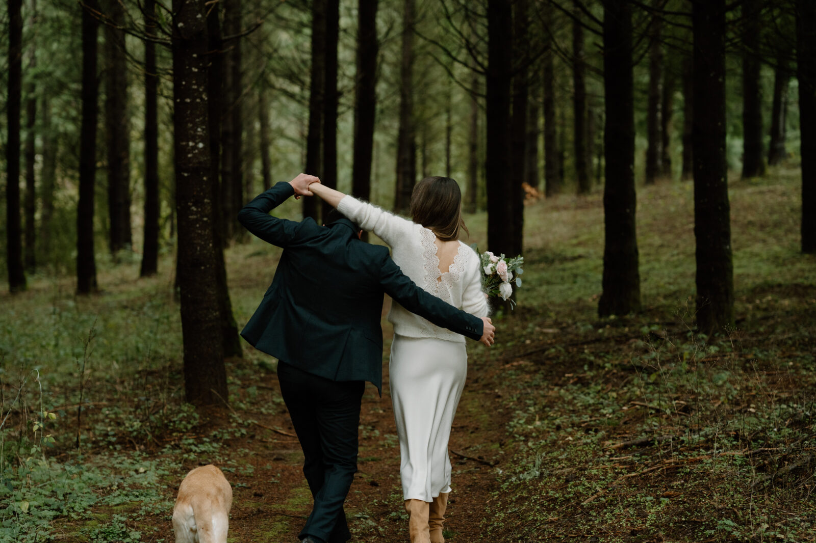 Romantic, intimate elopement in Oregon. 