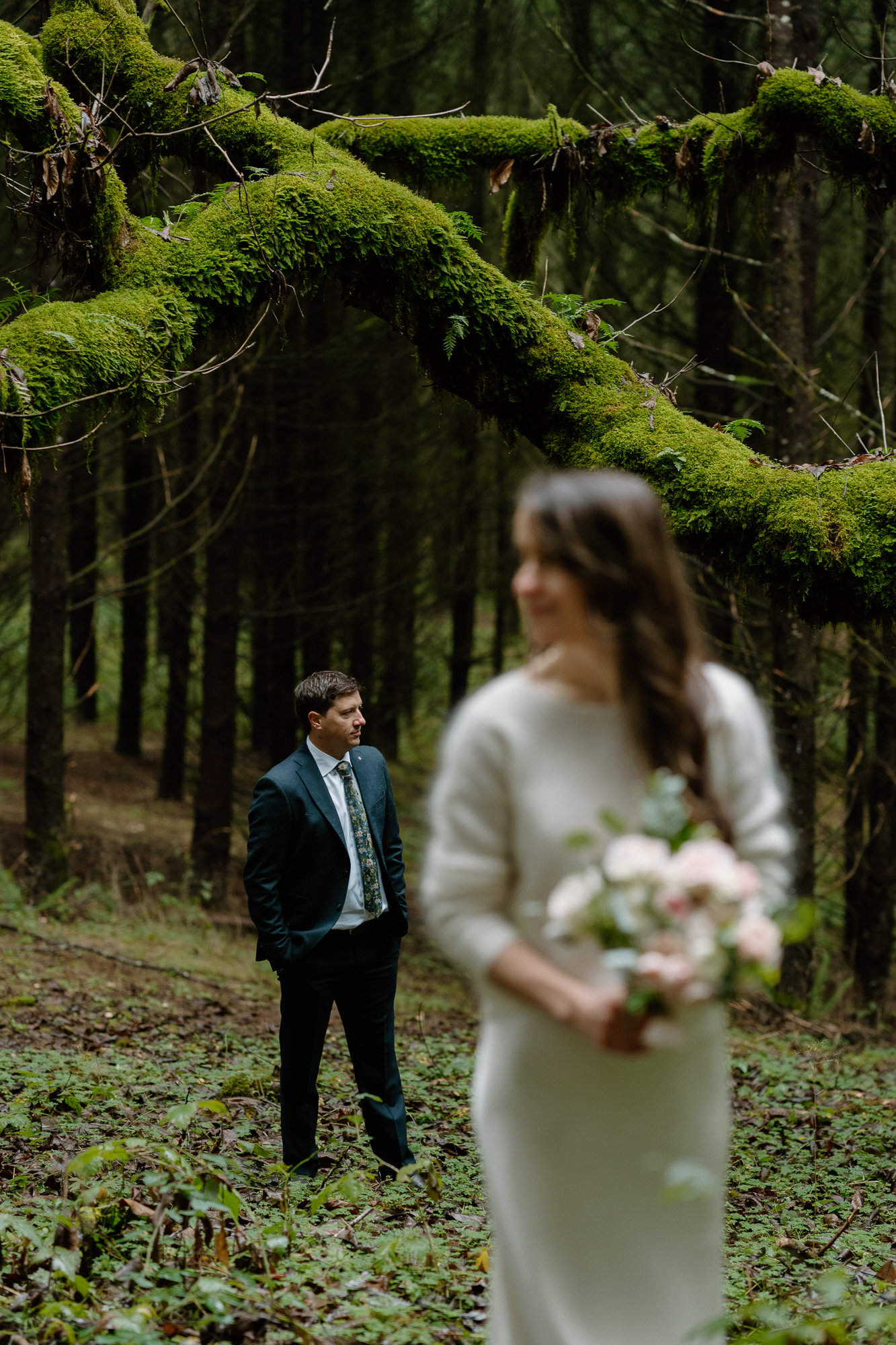 Romantic, intimate elopement in Oregon. 