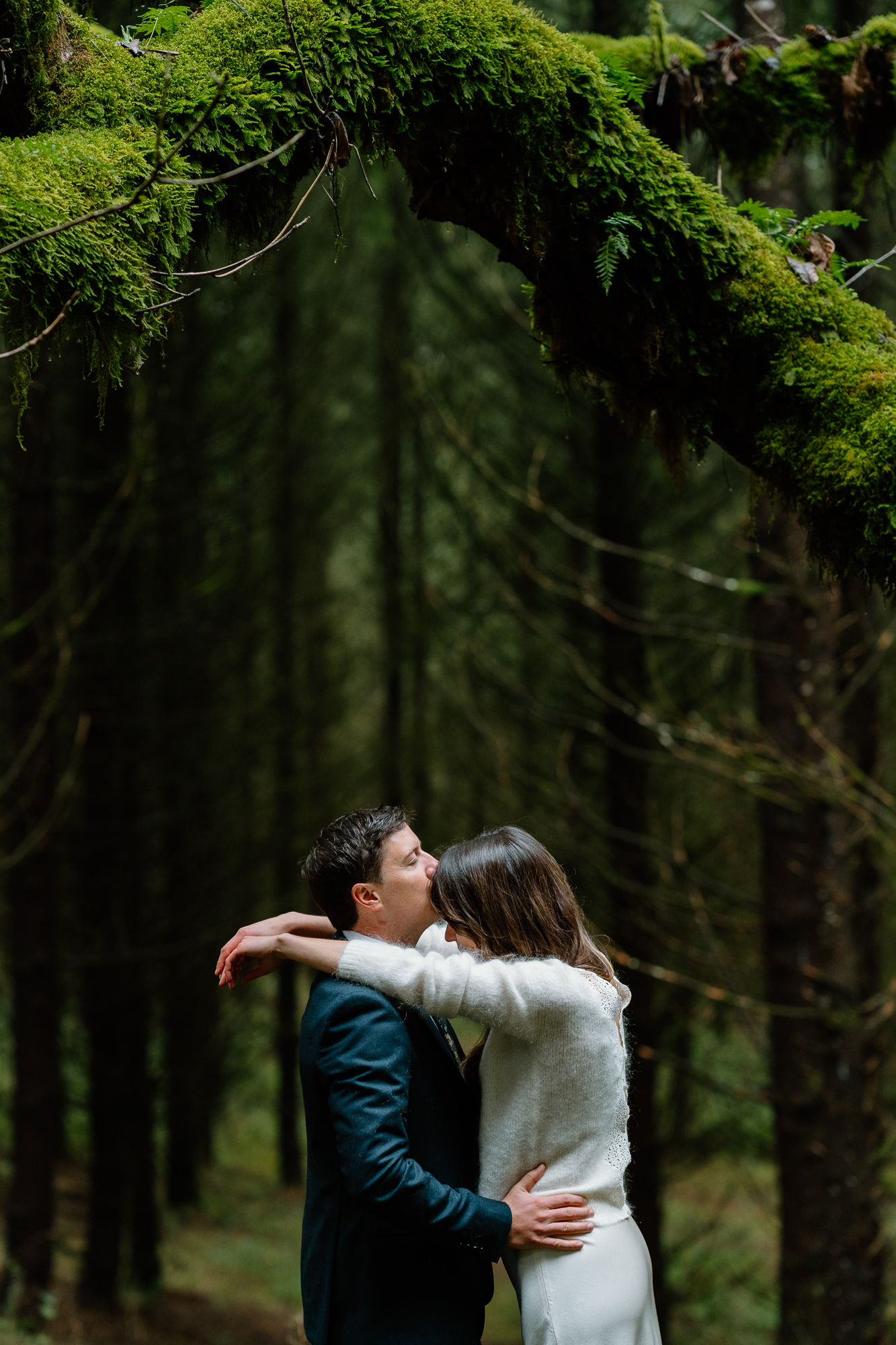 Romantic, intimate elopement in Oregon. 