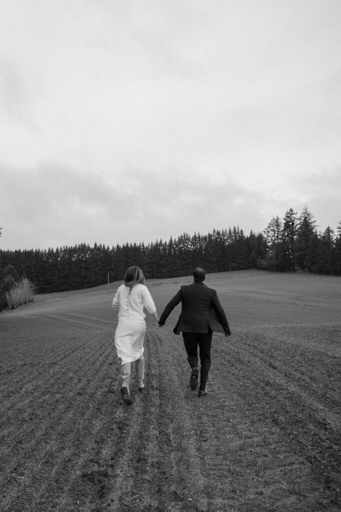 Romantic, intimate elopement in Oregon. 